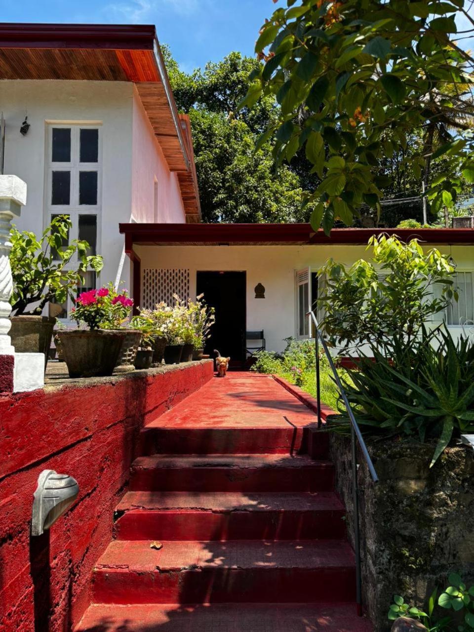 No 06 Veediya Bandara Lane Bahirawakanda Kandy Eksteriør bilde