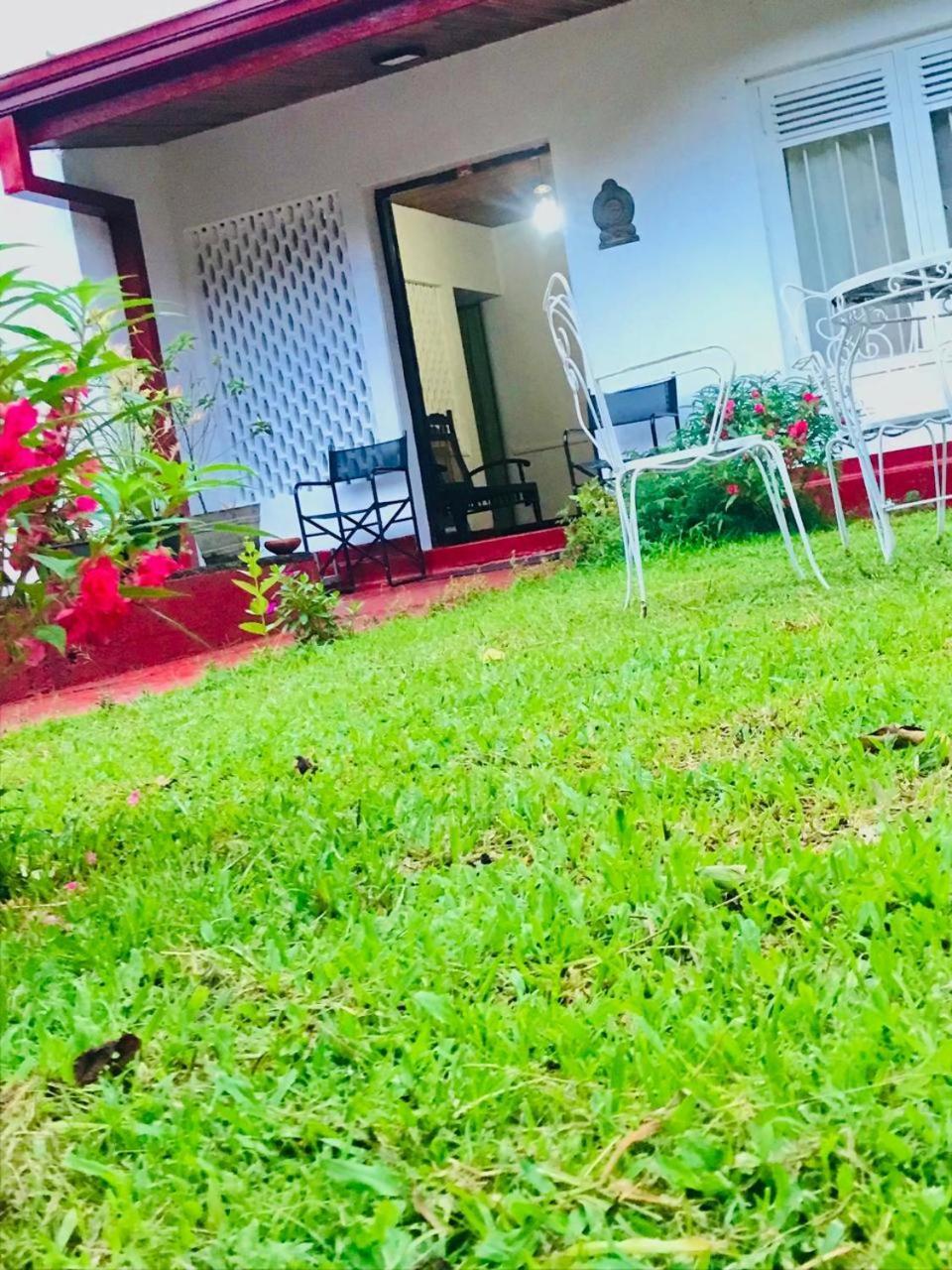 No 06 Veediya Bandara Lane Bahirawakanda Kandy Eksteriør bilde